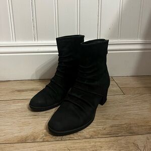 Black Women's Ankle Boots (size 8)
